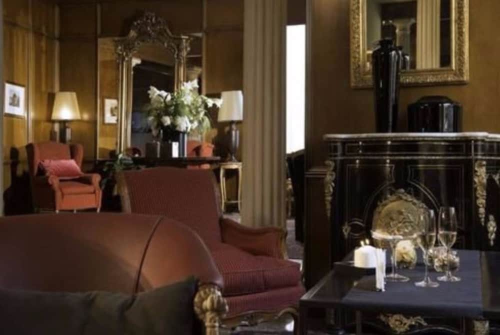 Colonna Palace Hotel — Hotel rooms in Rome, Lazio
