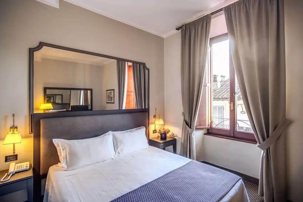 Colonna Palace Hotel — Hotel rooms in Rome, Lazio