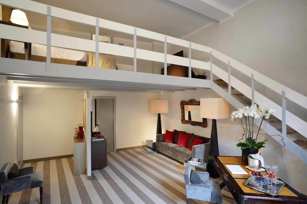 Colonna Palace Hotel — Hotel rooms in Rome, Lazio