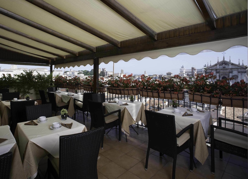 Colonna Palace Hotel — Restaurant & bars in Rome, Lazio