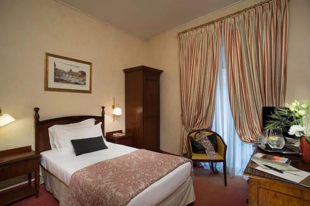 Colonna Palace Hotel — Hotel rooms in Rome, Lazio