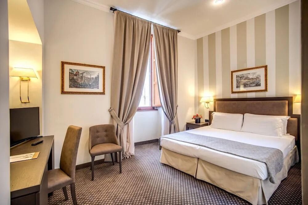 Colonna Palace Hotel — Hotel rooms in Rome, Lazio
