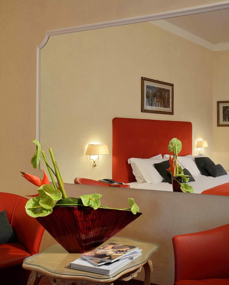 Colonna Palace Hotel — Hotel rooms in Rome, Lazio