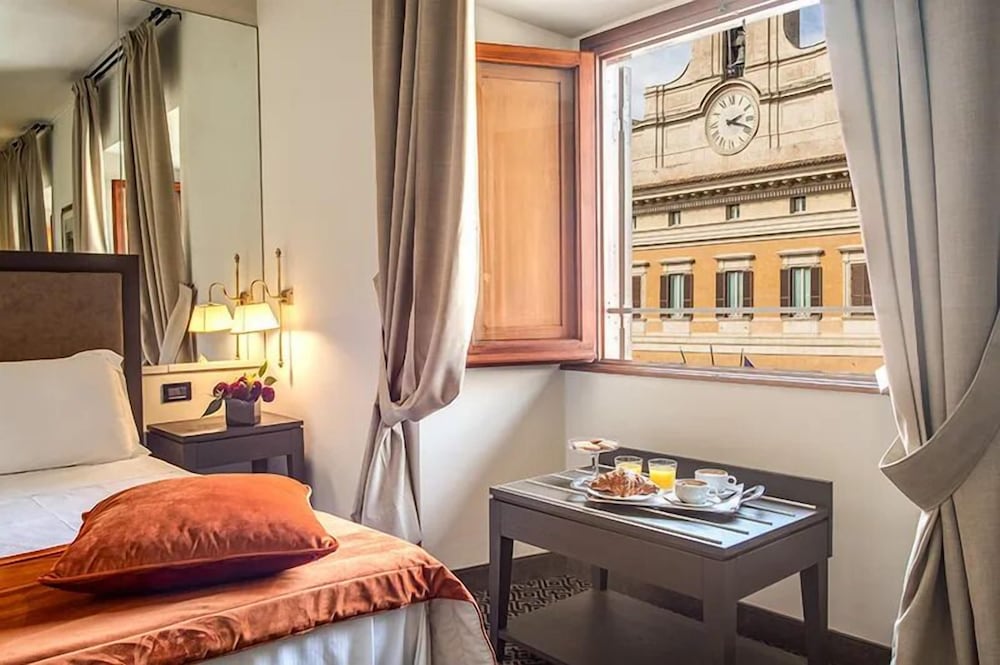 Colonna Palace Hotel — Hotel rooms in Rome, Lazio