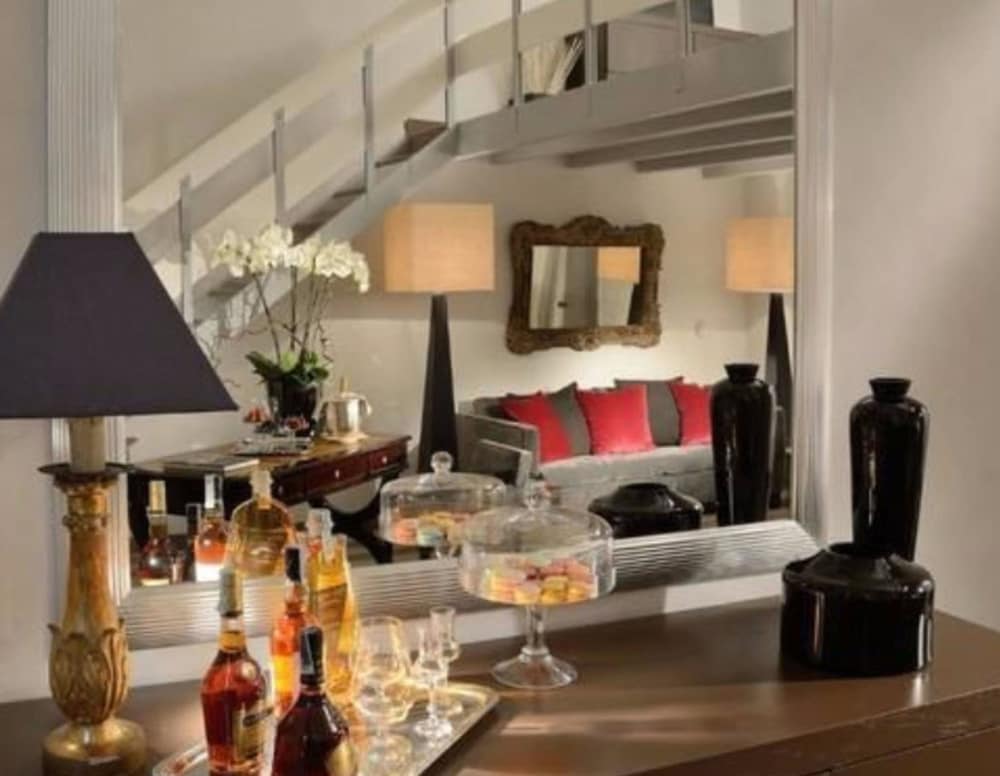 Colonna Palace Hotel — Hotel rooms in Rome, Lazio