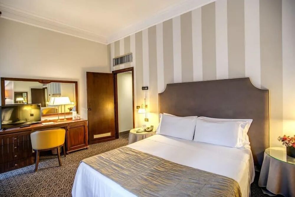 Colonna Palace Hotel — Hotel rooms in Rome, Lazio