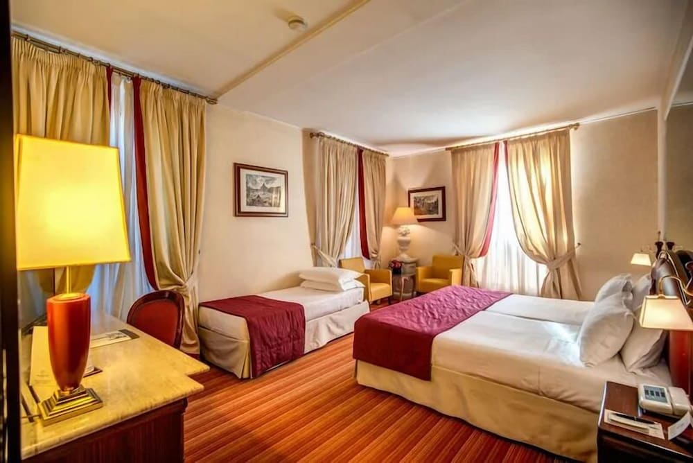Colonna Palace Hotel — Hotel rooms in Rome, Lazio