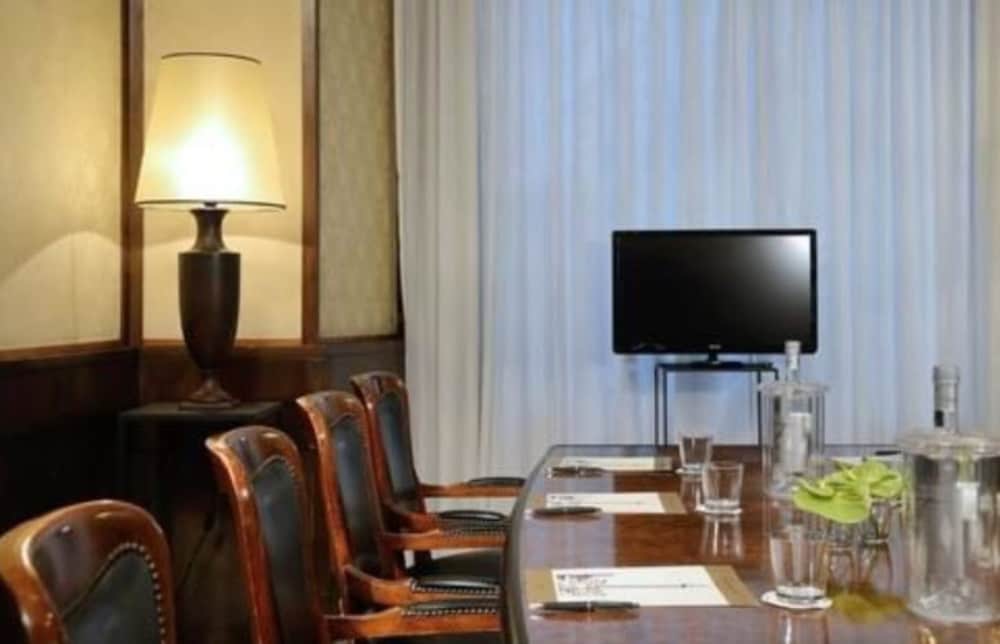 Colonna Palace Hotel — Hotel rooms in Rome, Lazio