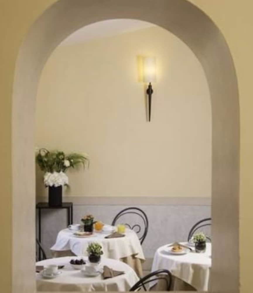 Colonna Palace Hotel — Restaurant & bars in Rome, Lazio