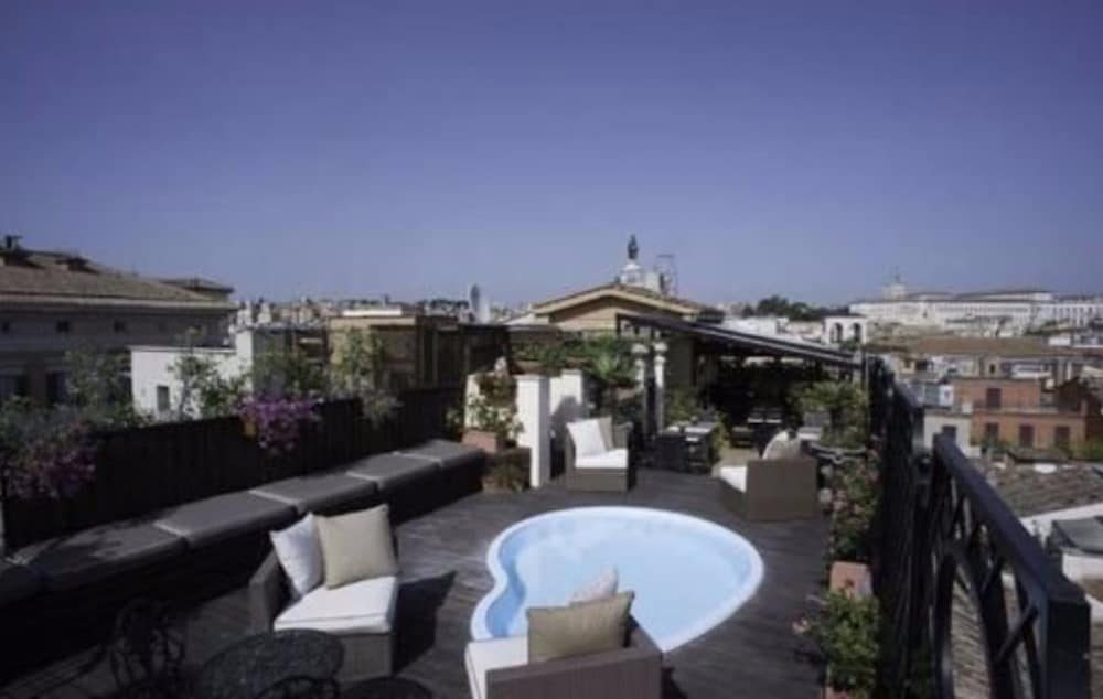 Colonna Palace Hotel — Swimming pool in Rome, Lazio