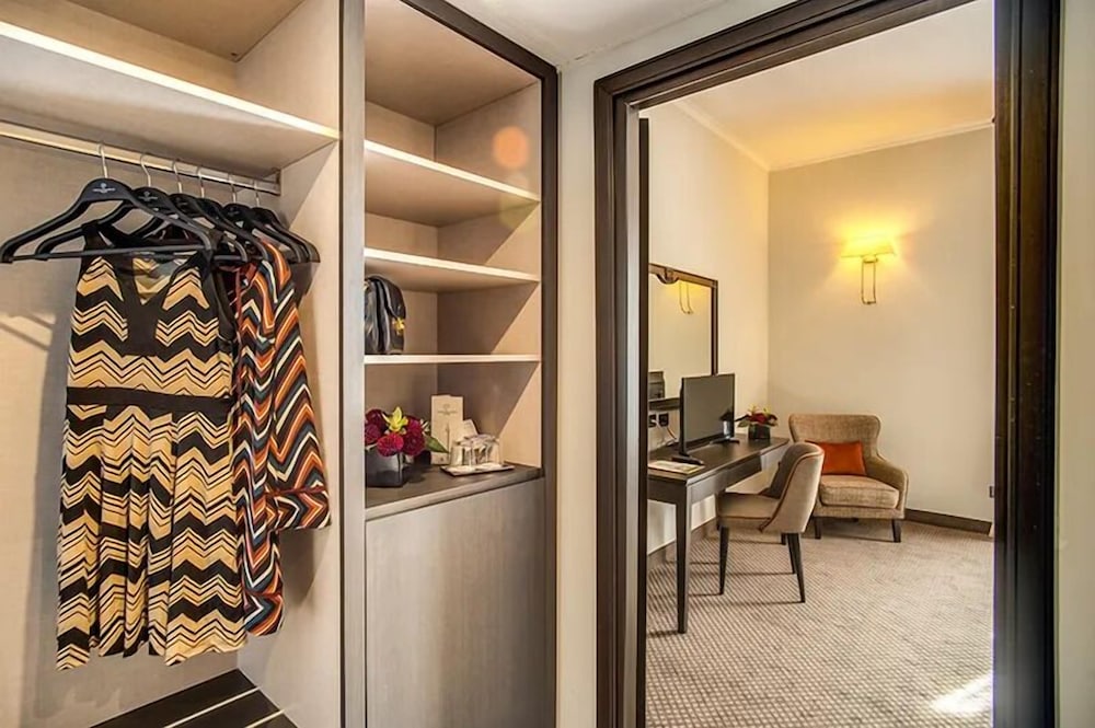 Colonna Palace Hotel — Hotel rooms in Rome, Lazio