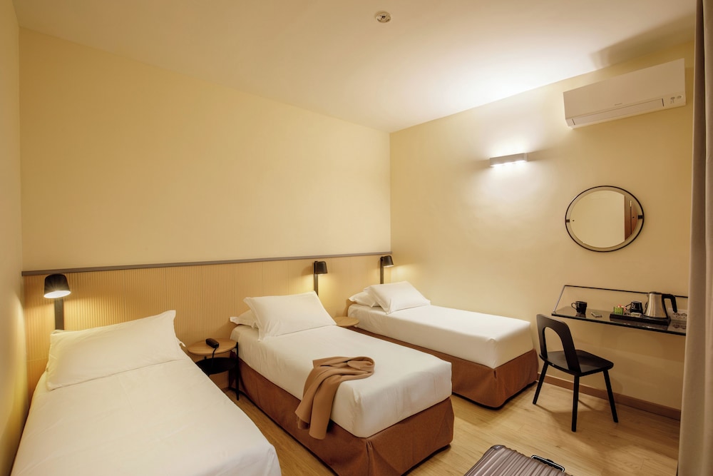 Hotel Colosseum — Hotel rooms in Rome, Lazio