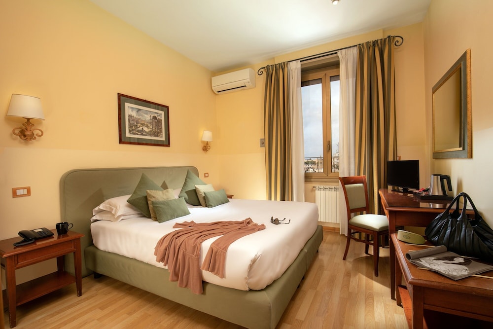 Hotel Colosseum — Hotel rooms in Rome, Lazio