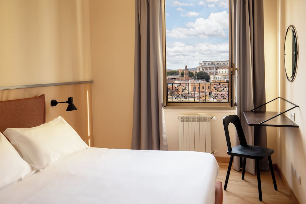 Hotel Colosseum — Hotel rooms in Rome, Lazio