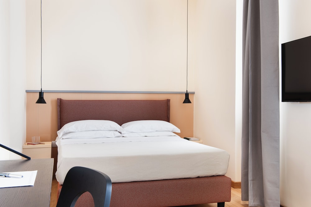 Hotel Colosseum — Hotel rooms in Rome, Lazio