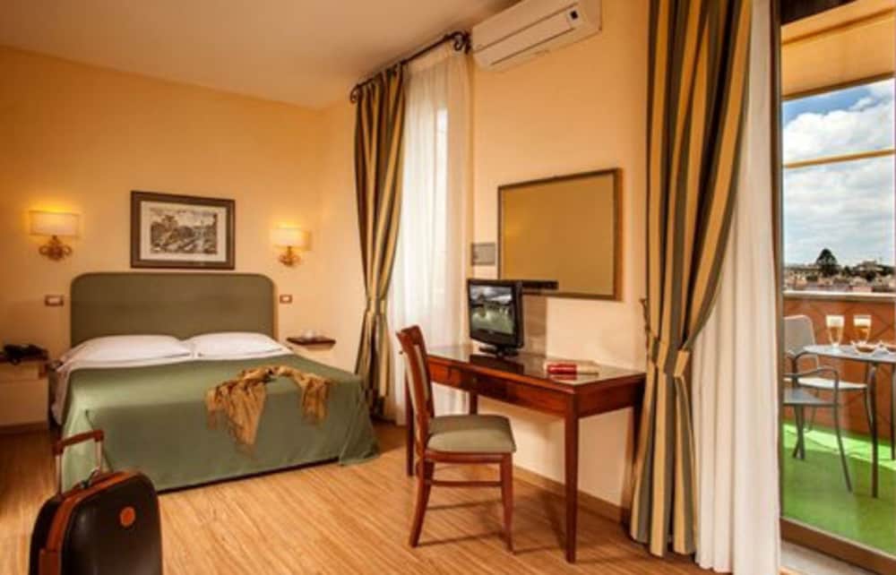 Hotel Colosseum — Hotel rooms in Rome, Lazio