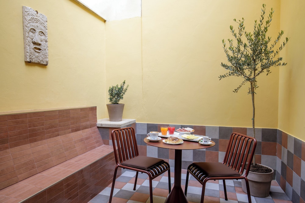 Hotel Colosseum — Restaurant & bars in Rome, Lazio