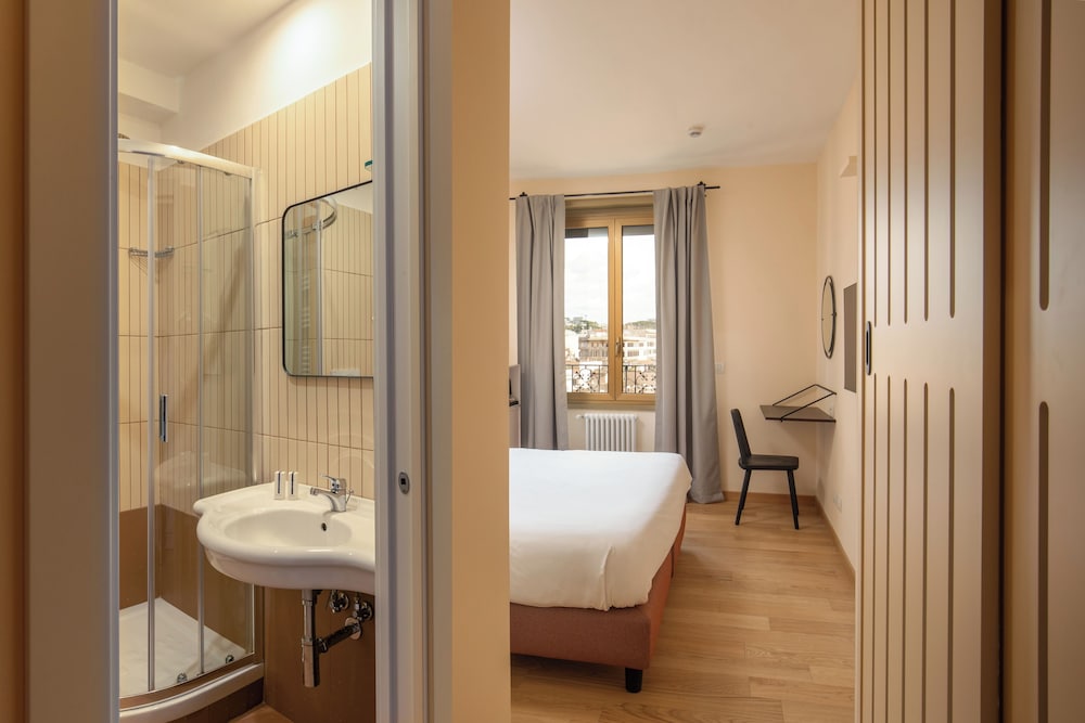 Hotel Colosseum — Hotel rooms in Rome, Lazio