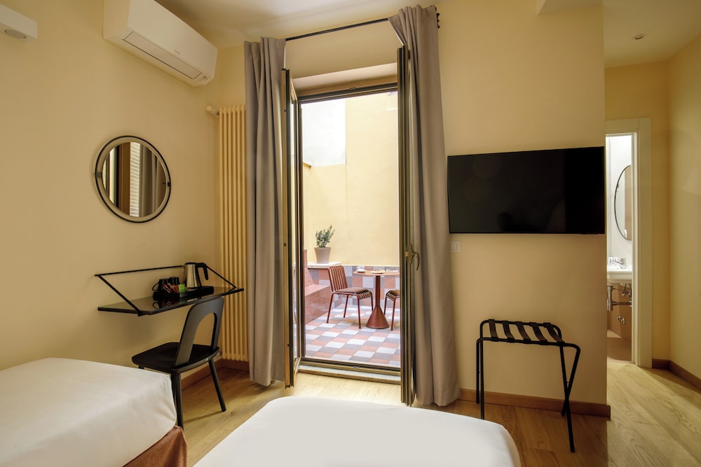 Hotel Colosseum — Hotel rooms in Rome, Lazio