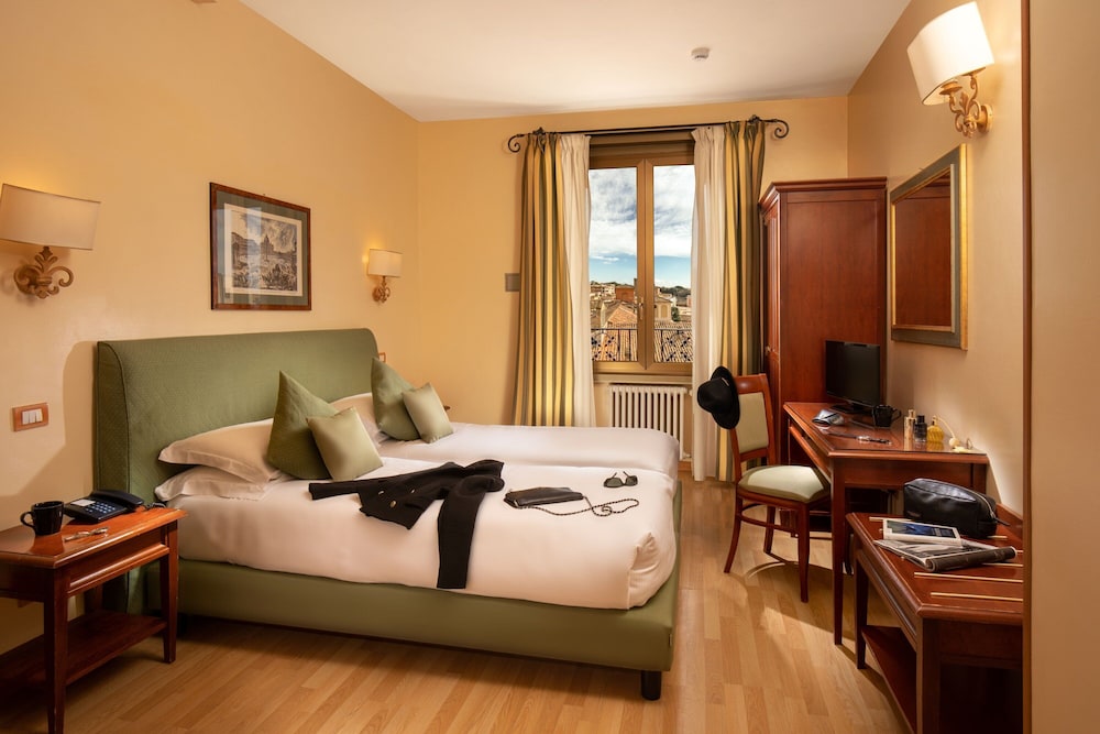 Hotel Colosseum — Hotel rooms in Rome, Lazio