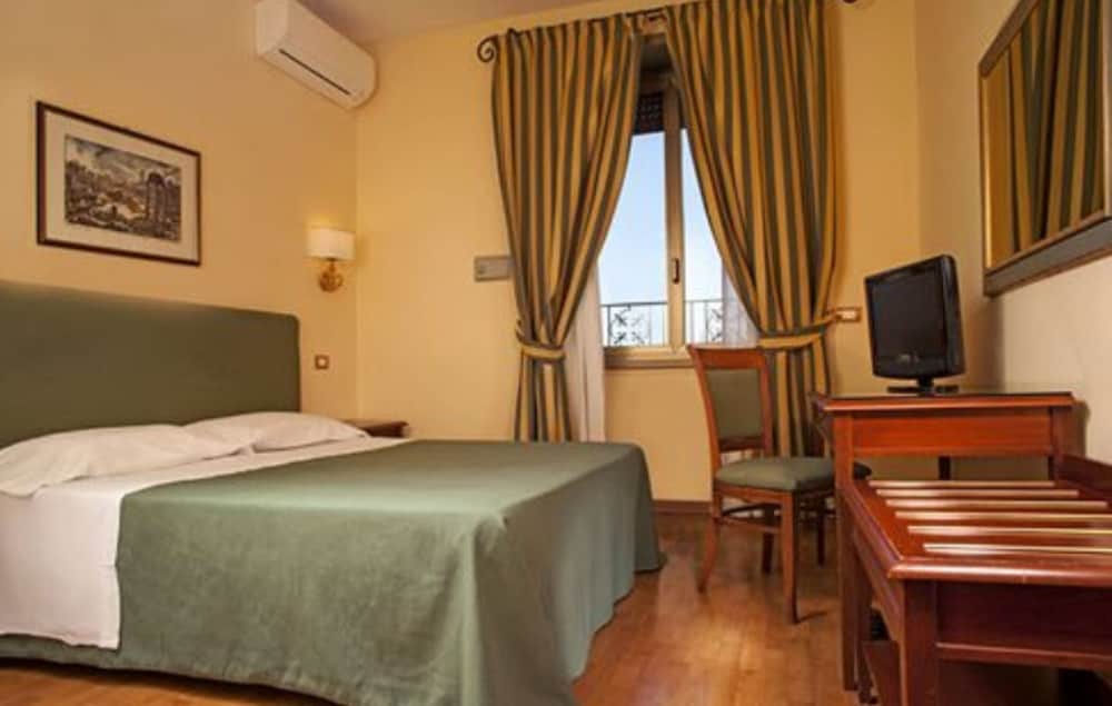 Hotel Colosseum — Hotel rooms in Rome, Lazio