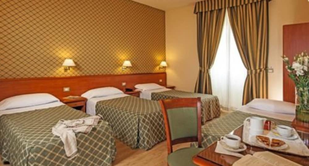 Hotel Colosseum — Hotel rooms in Rome, Lazio