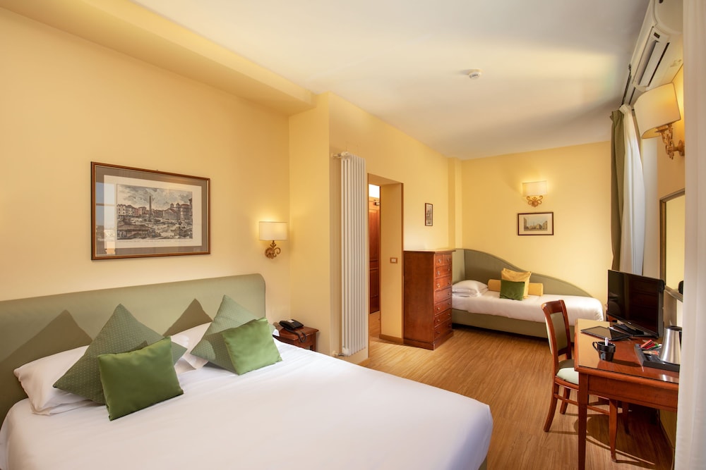 Hotel Colosseum — Hotel rooms in Rome, Lazio