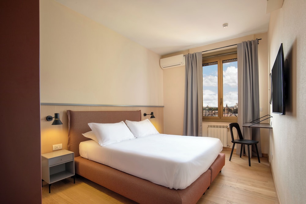 Hotel Colosseum — Hotel rooms in Rome, Lazio