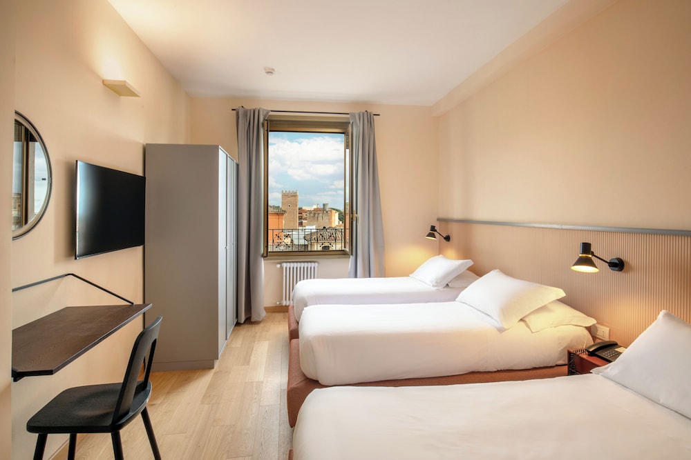 Hotel Colosseum — Hotel rooms in Rome, Lazio
