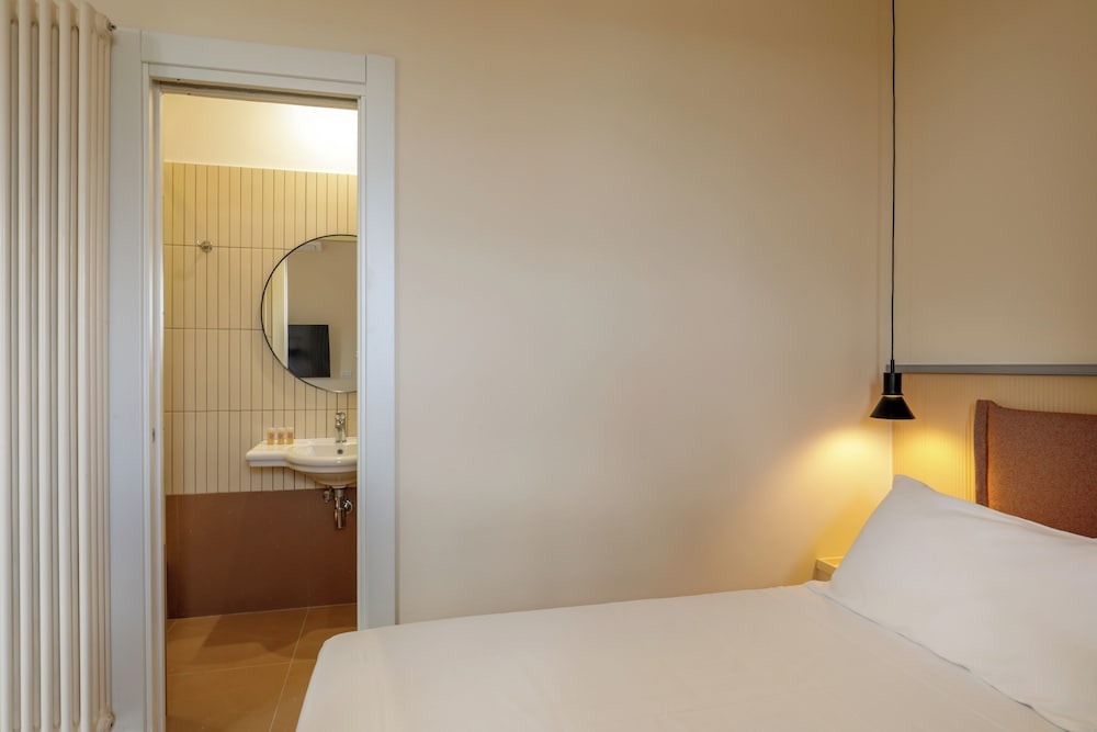 Hotel Colosseum — Hotel rooms in Rome, Lazio