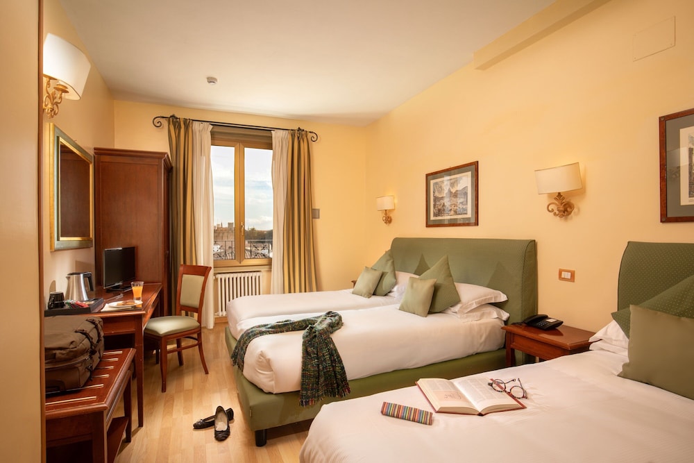 Hotel Colosseum — Hotel rooms in Rome, Lazio