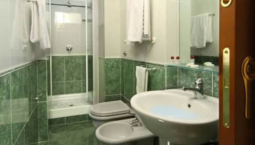 Hotel Colosseum — Hotel rooms in Rome, Lazio