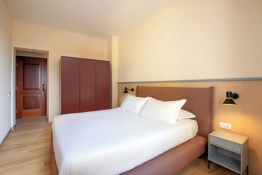 Hotel Colosseum — Hotel rooms in Rome, Lazio