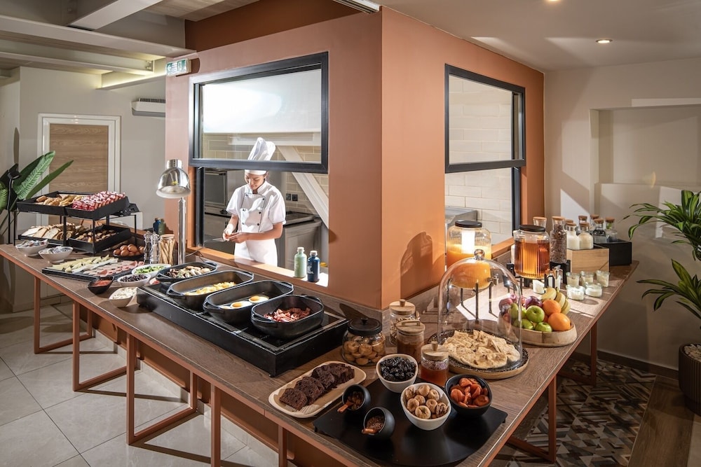 Infinity City Boutique Hotel — Restaurant & bars in Heraklion