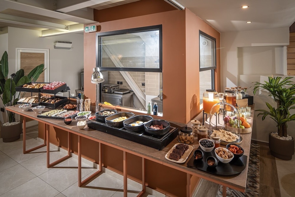 Infinity City Boutique Hotel — Restaurant & bars in Heraklion