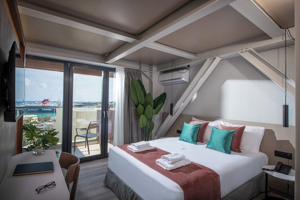 Infinity City Boutique Hotel — Hotel rooms in Heraklion