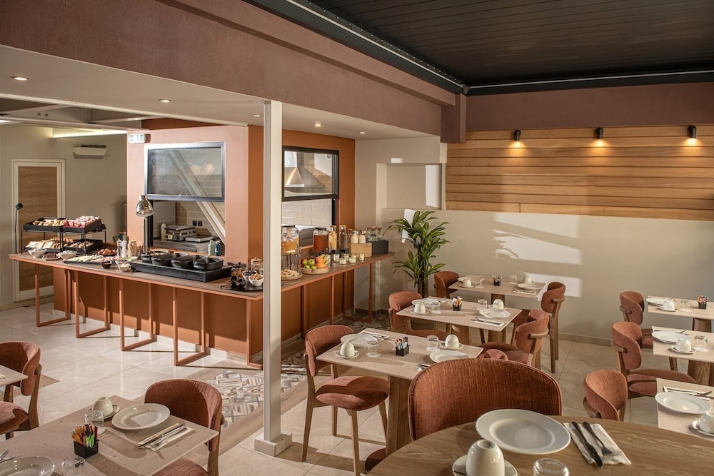 Infinity City Boutique Hotel — Restaurant & bars in Heraklion
