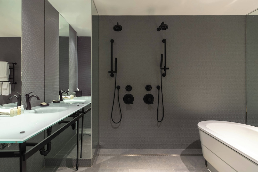 Renaissance New York Times Square Hotel by Marriott — Hotel rooms in New York City, New York State