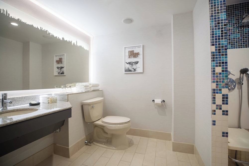 Renaissance New York Times Square Hotel by Marriott — Hotel rooms in New York City, New York State