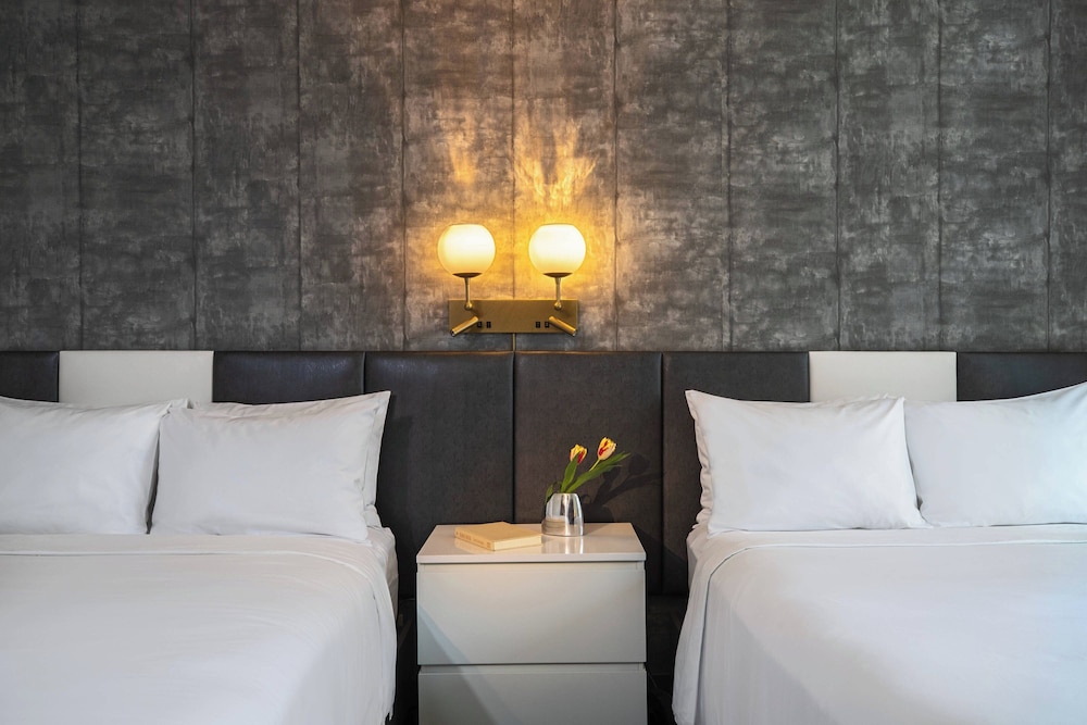 Renaissance New York Times Square Hotel by Marriott — Hotel rooms in New York City, New York State