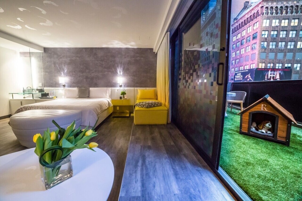 Renaissance New York Times Square Hotel by Marriott — Hotel rooms in New York City, New York State