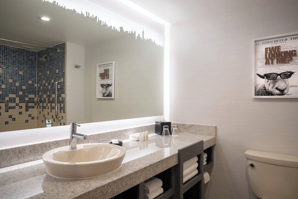 Renaissance New York Times Square Hotel by Marriott — Hotel rooms in New York City, New York State