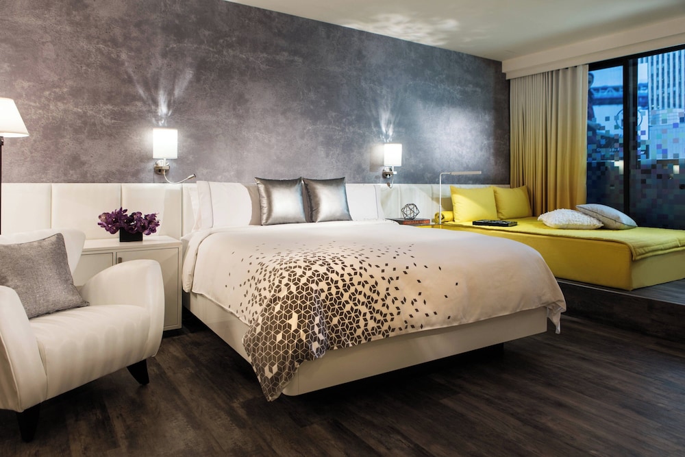 Renaissance New York Times Square Hotel by Marriott — Hotel rooms in New York City, New York State