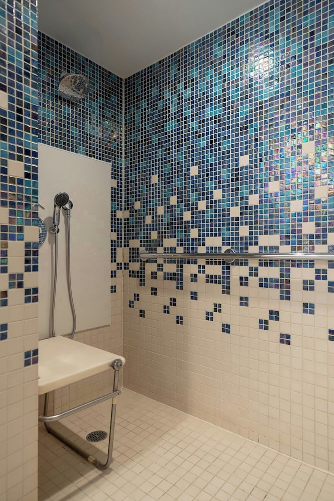 Renaissance New York Times Square Hotel by Marriott — Hotel rooms in New York City, New York State