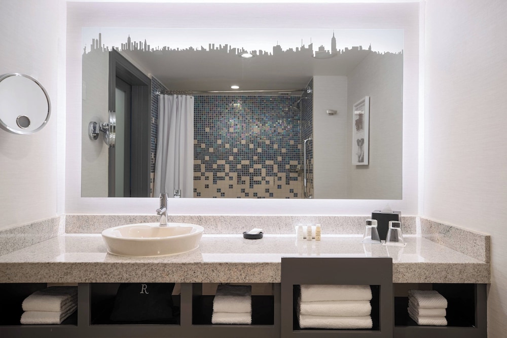 Renaissance New York Times Square Hotel by Marriott — Hotel rooms in New York City, New York State