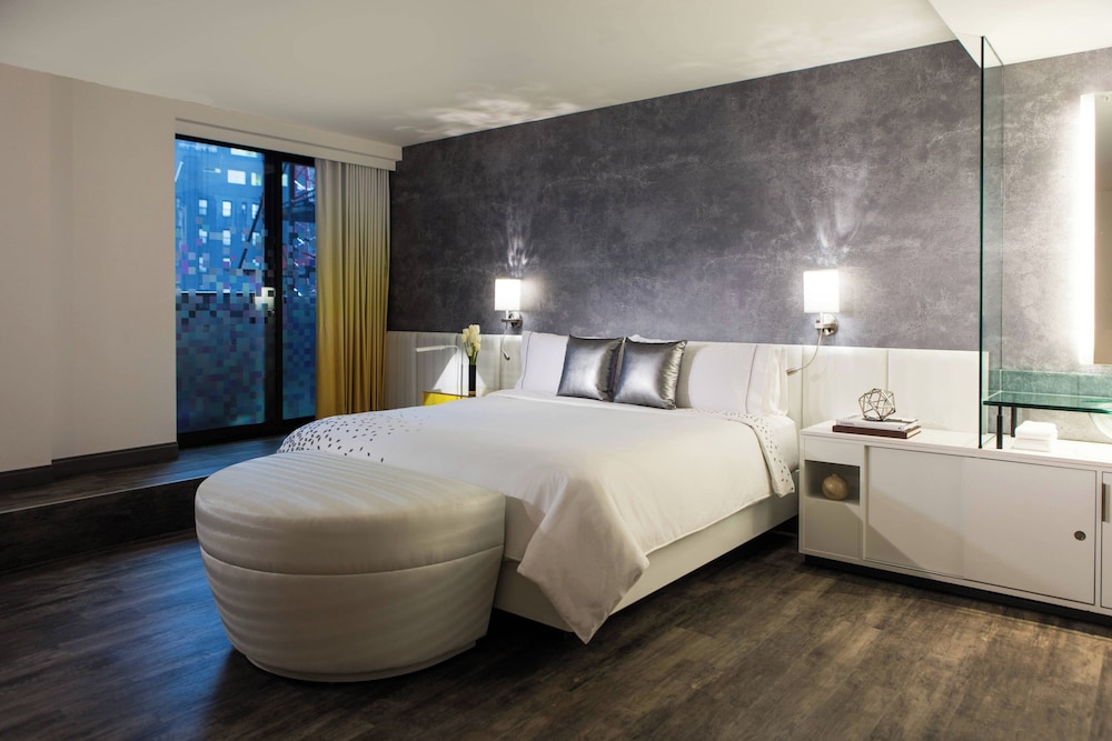 Renaissance New York Times Square Hotel by Marriott — Hotel rooms in New York City, New York State
