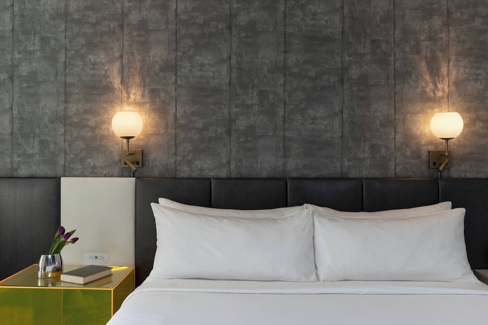 Renaissance New York Times Square Hotel by Marriott — Hotel rooms in New York City, New York State