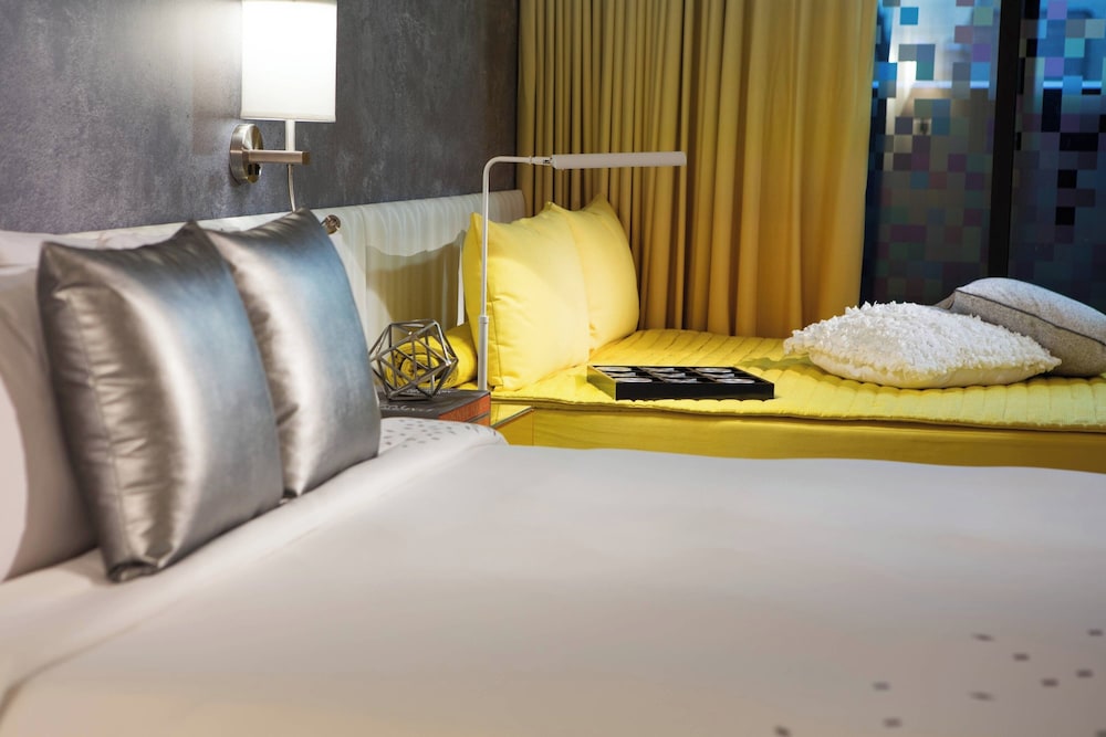 Renaissance New York Times Square Hotel by Marriott — Hotel rooms in New York City, New York State