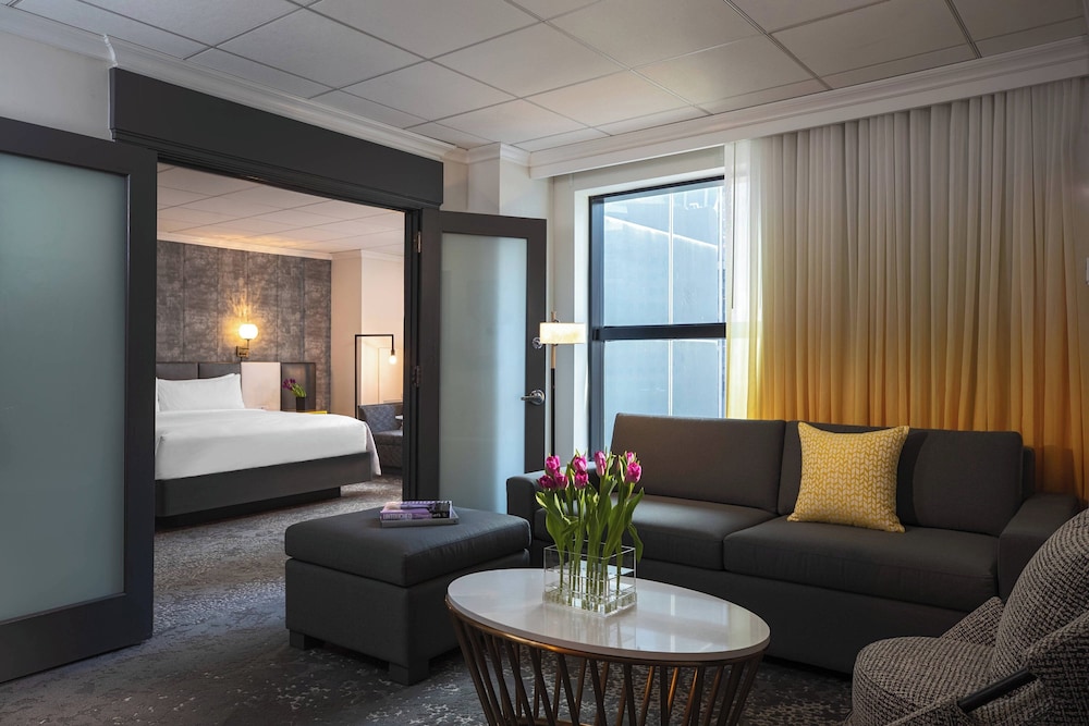 Renaissance New York Times Square Hotel by Marriott — Hotel rooms in New York City, New York State