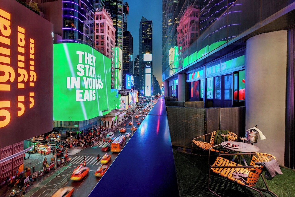 Renaissance New York Times Square Hotel by Marriott - zdjęcie 2